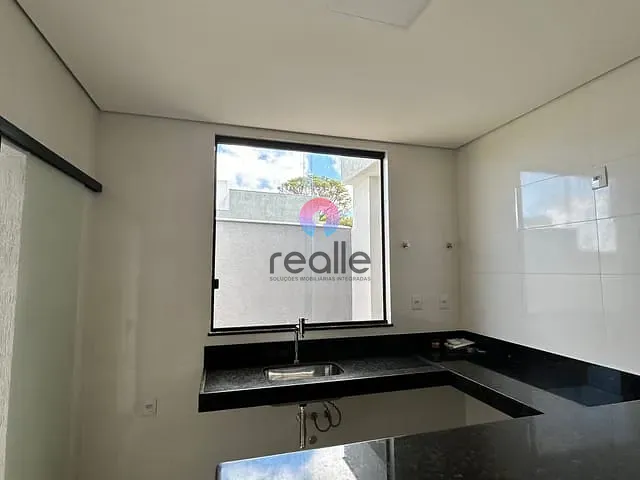 Casa com 319m² 3 quartos e 1 banheiro, à venda, no bairro Novo Santos Dumont em Lagoa Santa