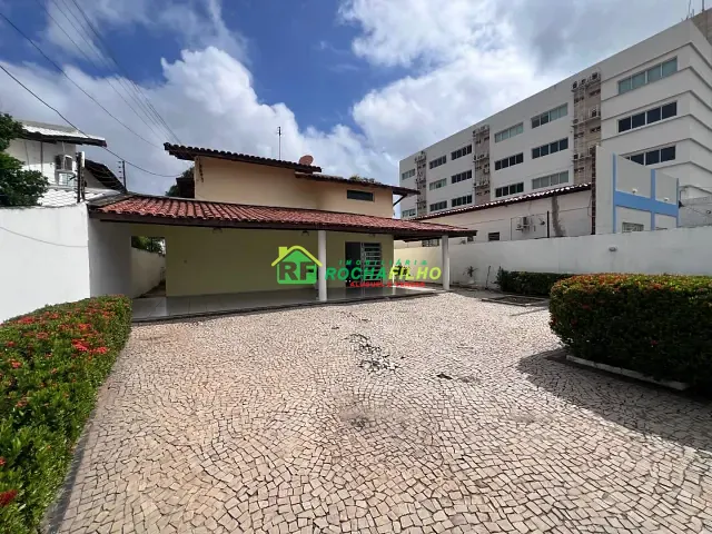 Casa com 585m² 5 quartos e 4 banheiros, à venda, no bairro Ininga em Teresina