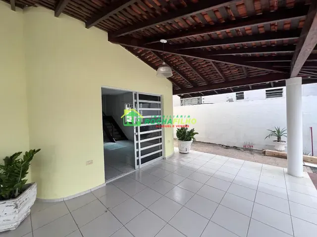 Casa com 585m² 5 quartos e 4 banheiros, à venda, no bairro Ininga em Teresina