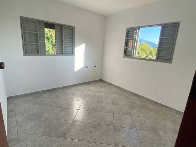 Casa com 116m² 3 quartos e 2 banheiros, à venda ou para alugar, no bairro Centro em Extrema
