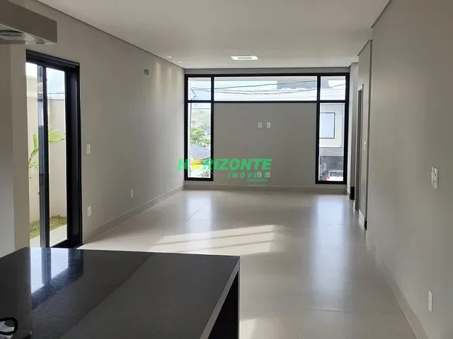 Casa com 300m² 4 quartos e 5 banheiros, à venda, no bairro Urbanova em São José dos Campos