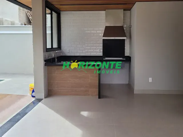 Casa com 300m² 4 quartos e 5 banheiros, à venda, no bairro Urbanova em São José dos Campos