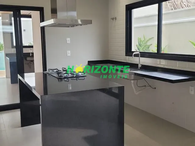 Casa com 300m² 4 quartos e 5 banheiros, à venda, no bairro Urbanova em São José dos Campos