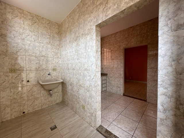 Casa com 70m² 2 quartos e 1 banheiro, para alugar, no bairro Dom Bosco em Belo Horizonte