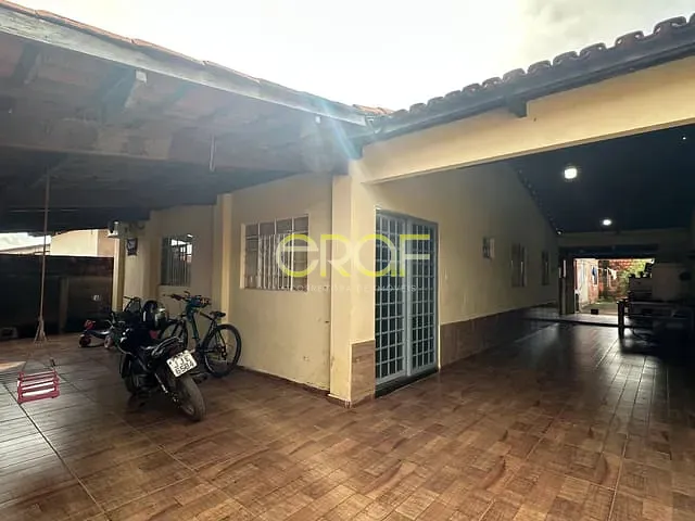 Casa 5 quartos e 3 banheiros, à venda, no bairro Parque das Laranjeiras em Formosa
