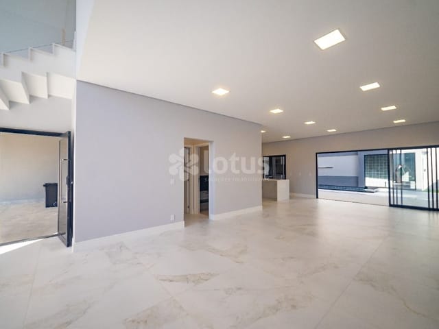 Casa com 420m² 5 quartos e 7 banheiros, à venda, no bairro Colinas da Anhangüera em Santana de Parnaíba