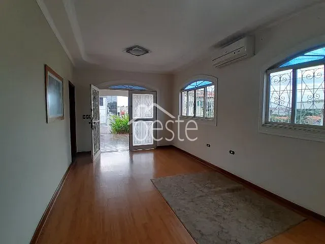 Casa com 300m² 3 quartos e 2 banheiros, à venda, no bairro Centro em Santa Bárbara D'Oeste