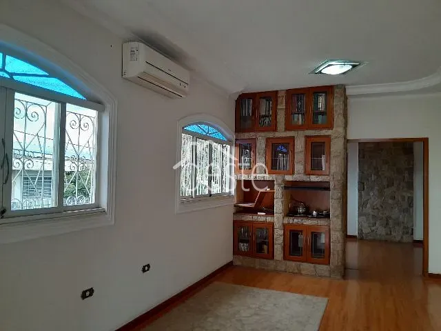 Casa com 300m² 3 quartos e 2 banheiros, à venda, no bairro Centro em Santa Bárbara D'Oeste