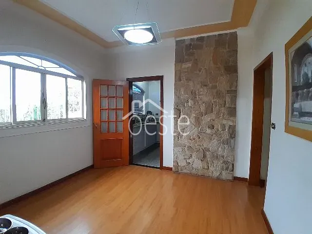 Casa com 300m² 3 quartos e 2 banheiros, à venda, no bairro Centro em Santa Bárbara D'Oeste
