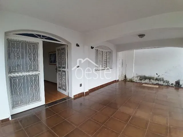 Casa com 300m² 3 quartos e 2 banheiros, à venda, no bairro Centro em Santa Bárbara D'Oeste