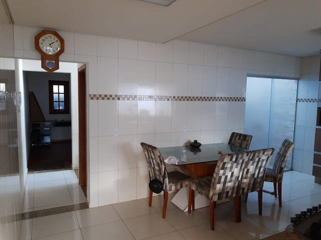 Casa 4 quartos e 3 banheiros, à venda, no bairro Ipês em Camanducaia