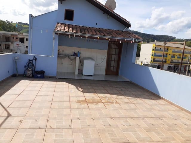 Casa 4 quartos e 3 banheiros, à venda, no bairro Ipês em Camanducaia