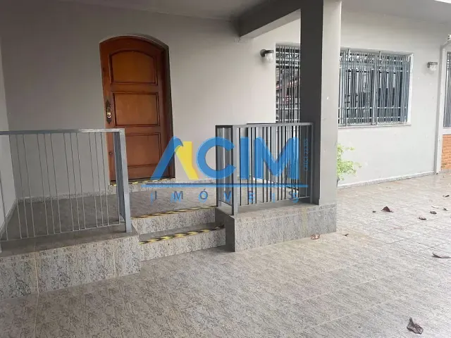 Casa com 300m² 3 quartos e 3 banheiros, para alugar, no bairro Centro em Jaguariúna