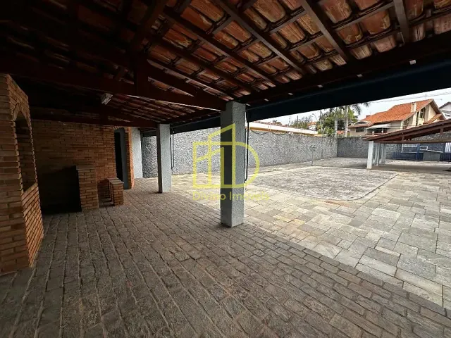Casa com 750m² 3 quartos e 5 banheiros, para alugar, no bairro Jardim Santa Rosália em Sorocaba
