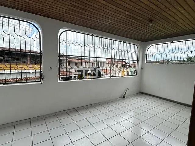 Casa 4 quartos e 2 banheiros, para alugar, no bairro Camaçari de Dentro em Camaçari