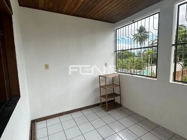 Casa 4 quartos e 2 banheiros, para alugar, no bairro Camaçari de Dentro em Camaçari