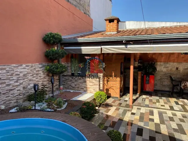 Casa com 256m² 3 quartos e 1 banheiro, à venda, no bairro Vila Cordenonsi em Americana