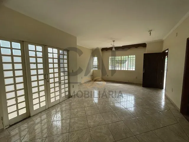 Casa com 330m² 4 quartos e 3 banheiros, à venda, no bairro Nucleo Residencial Doutor Joao A Nassif em Jaguariúna
