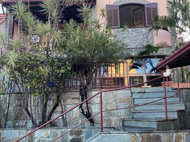 Casa com 320m² 3 quartos e 3 banheiros, à venda, no bairro Sagrada Família em Belo Horizonte