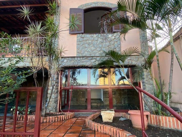 Casa com 320m² 3 quartos e 3 banheiros, à venda, no bairro Sagrada Família em Belo Horizonte