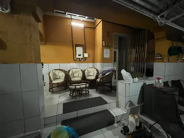 Casa com 300m² 4 quartos e 2 banheiros, à venda, no bairro Centro em Teresina