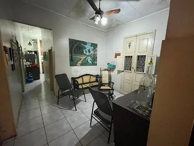 Casa com 300m² 4 quartos e 2 banheiros, à venda, no bairro Centro em Teresina