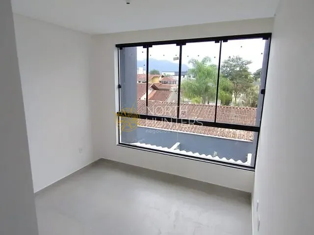 Casa com 79m², à venda, no bairro Vila Nova em Joinville