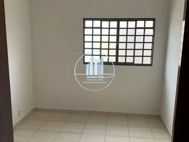 Casa com 140m² 3 quartos e 1 banheiro, para alugar, no bairro Centro em Pouso Alegre