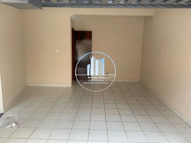 Casa com 140m² 3 quartos e 1 banheiro, para alugar, no bairro Centro em Pouso Alegre
