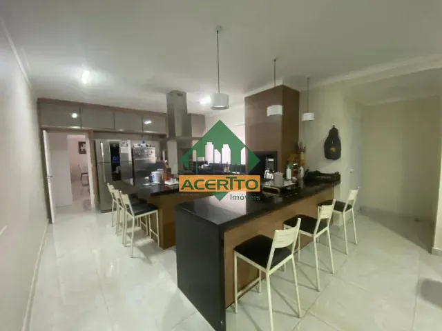 Casa com 330m² 3 quartos e 4 banheiros, à venda, no bairro Bairro das Bandeiras em Araçatuba