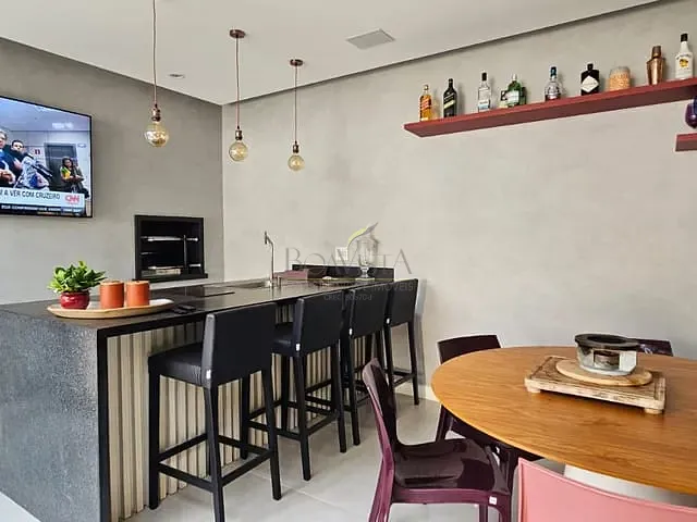 Casa com 629m² 3 quartos e 5 banheiros, à venda, no bairro Vila Santista em Atibaia