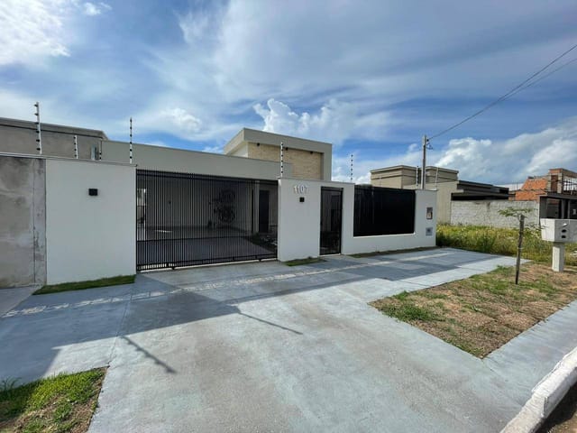 Casa com 360m² 3 quartos e 2 banheiros, à venda, no bairro Residencial Paris em Sinop