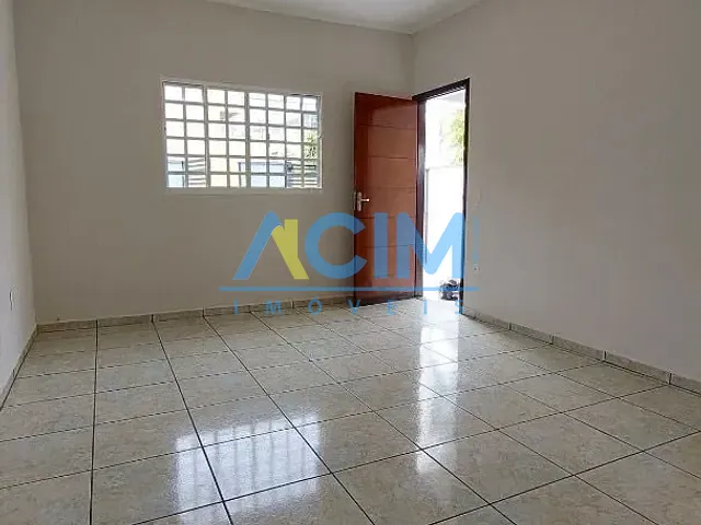 Casa com 250m² 2 quartos e 1 banheiro, para alugar, no bairro Nova Jaguariúna em Jaguariúna