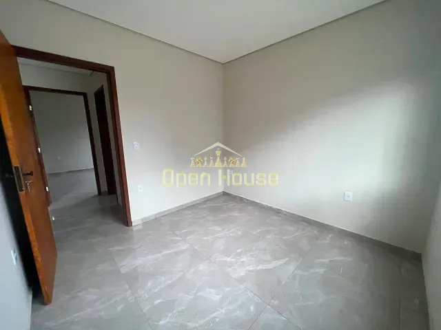 Casa 2 quartos e 2 banheiros, para alugar, no bairro Roma em Volta Redonda