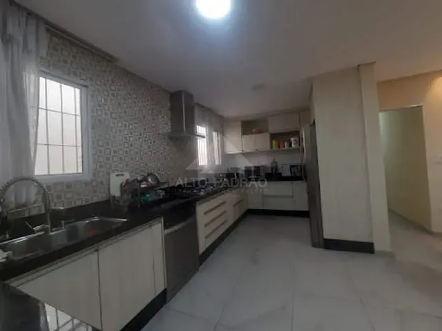 Casa com 250m² 3 quartos e 3 banheiros, à venda, no bairro Vila Ana Maria em Mauá