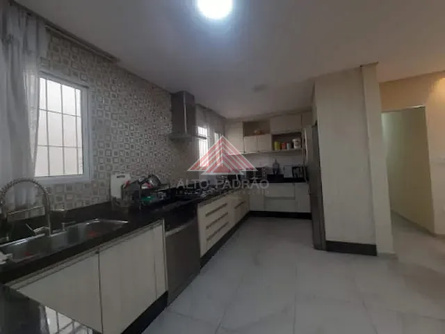 Casa com 250m² 3 quartos e 3 banheiros, à venda, no bairro Vila Ana Maria em Mauá