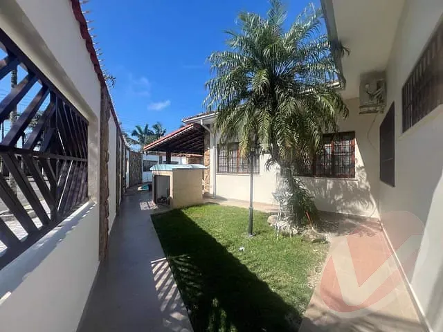 Casa com 300m² 3 quartos e 3 banheiros, à venda, no bairro Real em Praia Grande