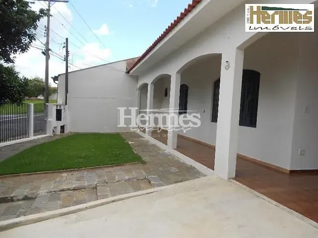 Casa com 500m² 3 quartos e 2 banheiros, à venda, no bairro Vila Bressani em Paulínia