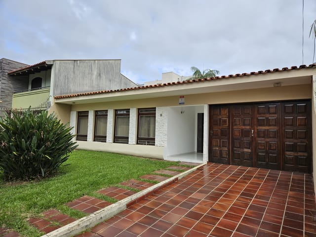 Casa com 480m² 4 quartos e 3 banheiros, à venda, no bairro Bacacheri em Curitiba