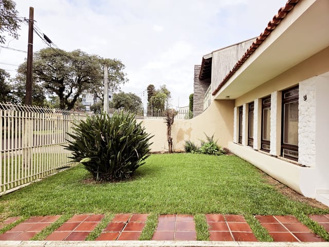 Casa com 480m² 4 quartos e 3 banheiros, à venda, no bairro Bacacheri em Curitiba