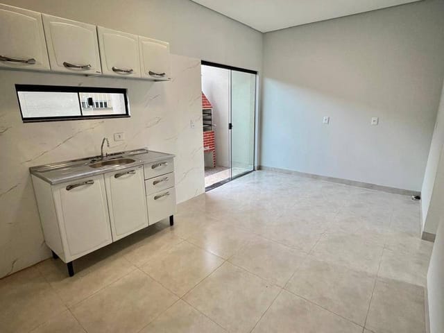 Casa com 100m² 3 quartos e 1 banheiro, à venda, no bairro Residencial Florença em Sinop