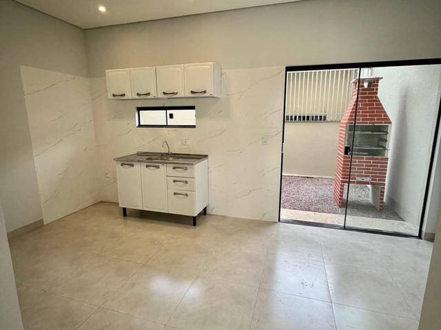 Casa com 100m² 3 quartos e 1 banheiro, à venda, no bairro Residencial Florença em Sinop