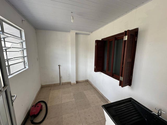 Casa com 480m² 4 quartos e 2 banheiros, à venda, no bairro Areal em Pelotas