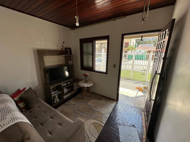 Casa com 480m² 4 quartos e 2 banheiros, à venda, no bairro Areal em Pelotas