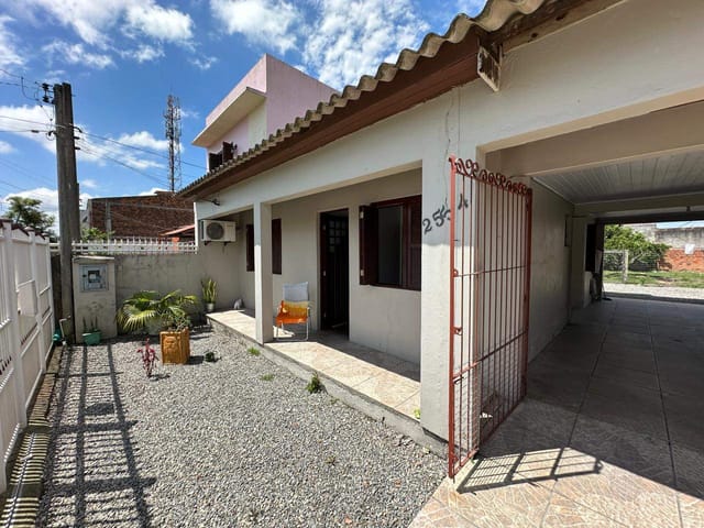 Casa com 480m² 4 quartos e 2 banheiros, à venda, no bairro Areal em Pelotas