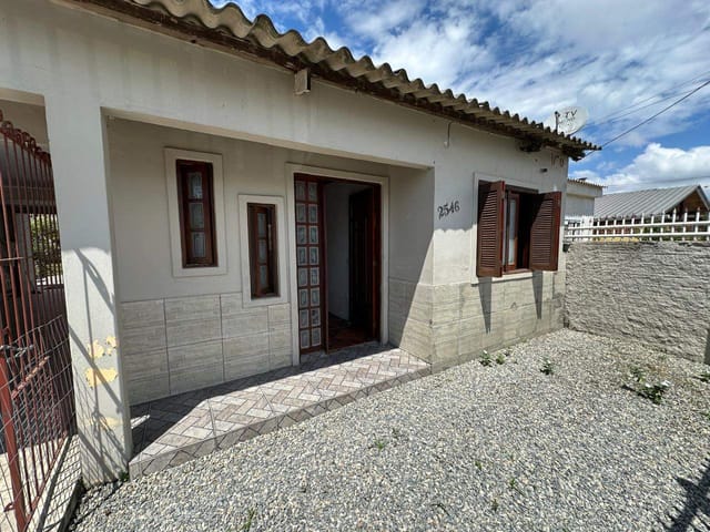Casa com 480m² 4 quartos e 2 banheiros, à venda, no bairro Areal em Pelotas
