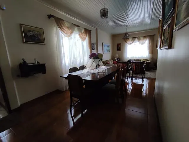 Casa com 630m² 3 quartos e 2 banheiros, à venda, no bairro Jardim Carvalho em Ponta Grossa