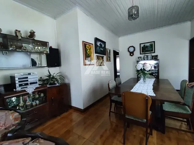 Casa com 630m² 3 quartos e 2 banheiros, à venda, no bairro Jardim Carvalho em Ponta Grossa