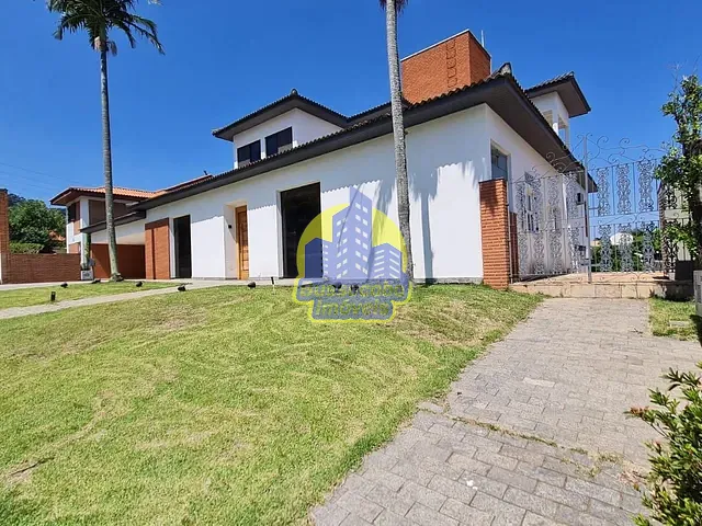 Casa com 850m² 4 quartos e 8 banheiros, à venda, no bairro Alphaville em Santana de Parnaíba