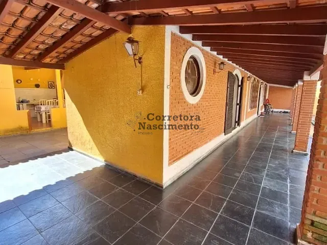 Casa com 457m², à venda, no bairro Vila Pinheiro em Jacareí